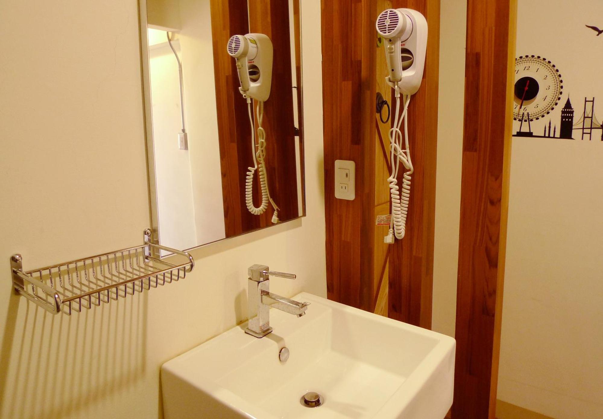 Knock Knock Hostel Гаосюн Экстерьер фото