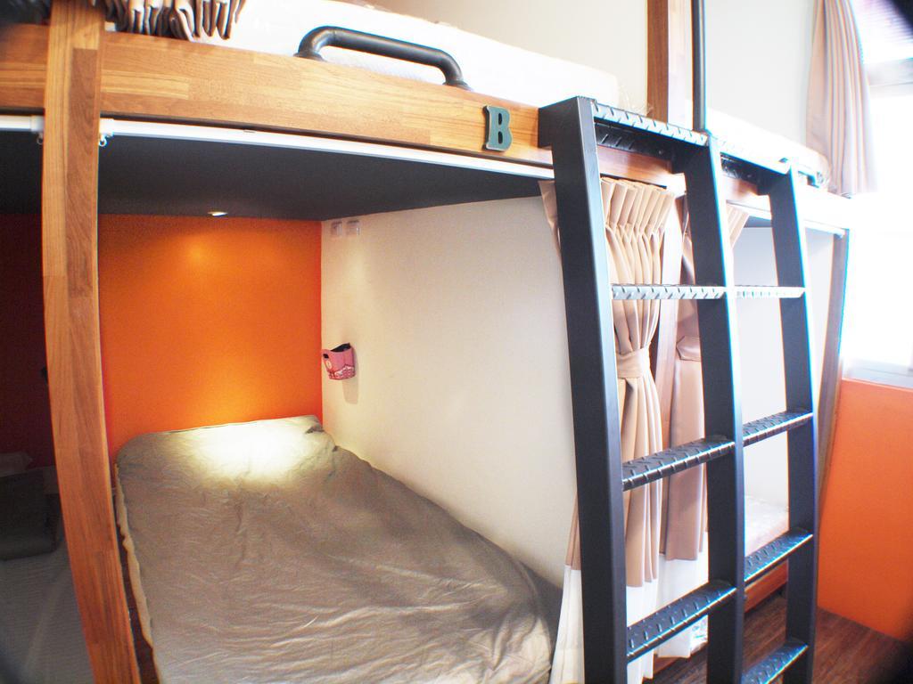Knock Knock Hostel Гаосюн Экстерьер фото
