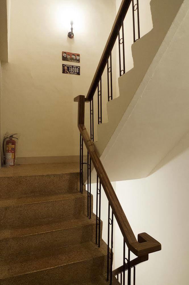 Knock Knock Hostel Гаосюн Экстерьер фото