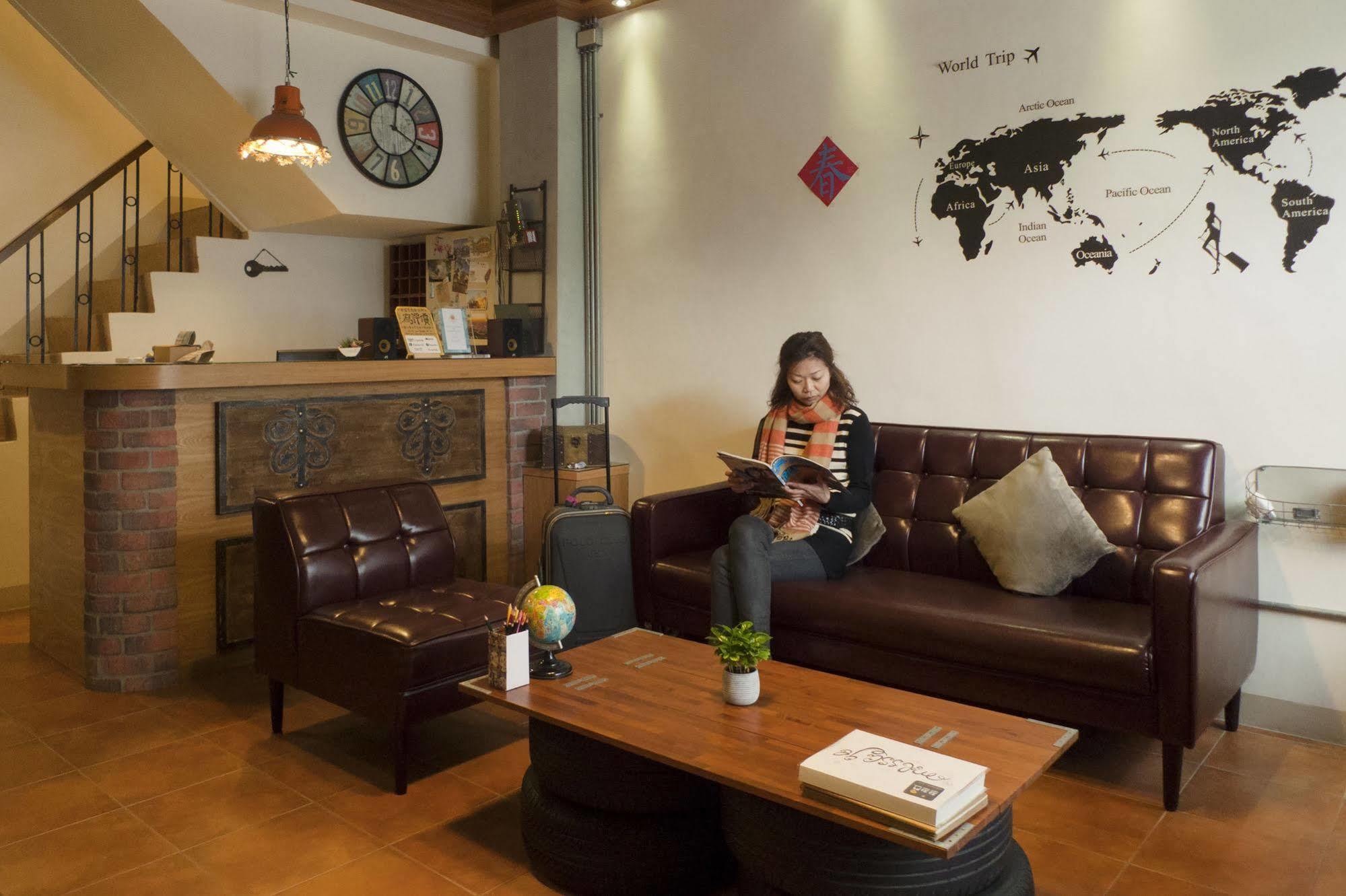 Knock Knock Hostel Гаосюн Экстерьер фото