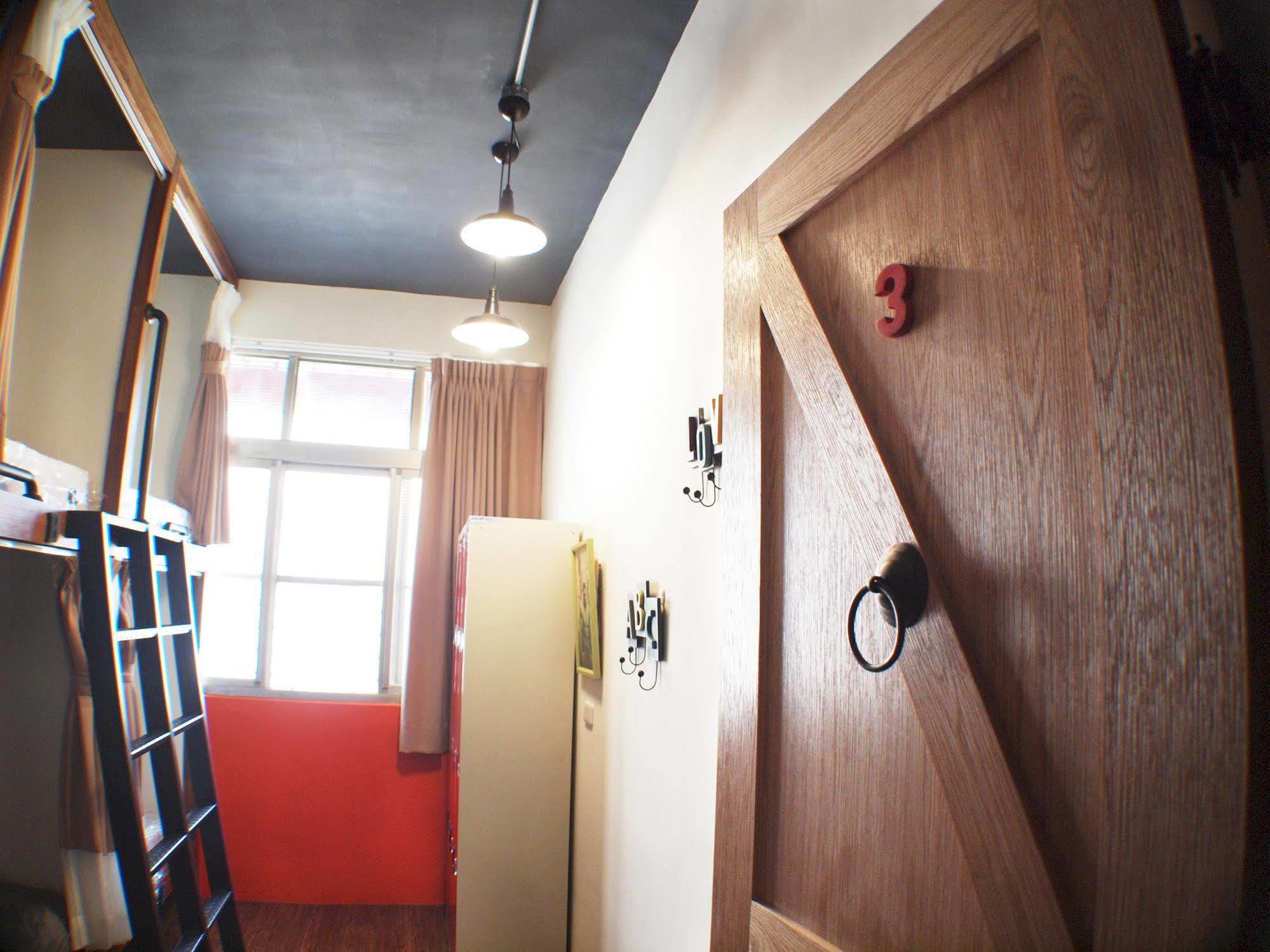 Knock Knock Hostel Гаосюн Экстерьер фото
