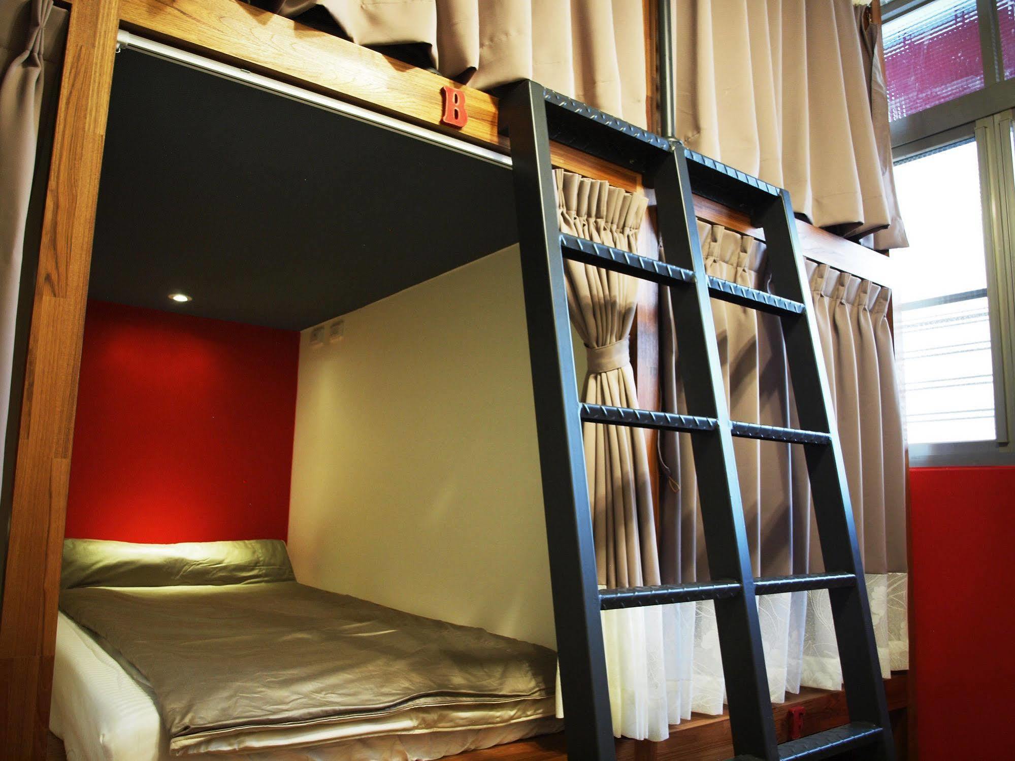 Knock Knock Hostel Гаосюн Экстерьер фото