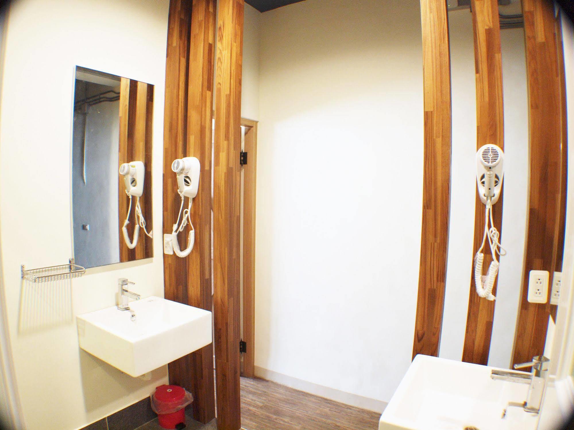 Knock Knock Hostel Гаосюн Экстерьер фото