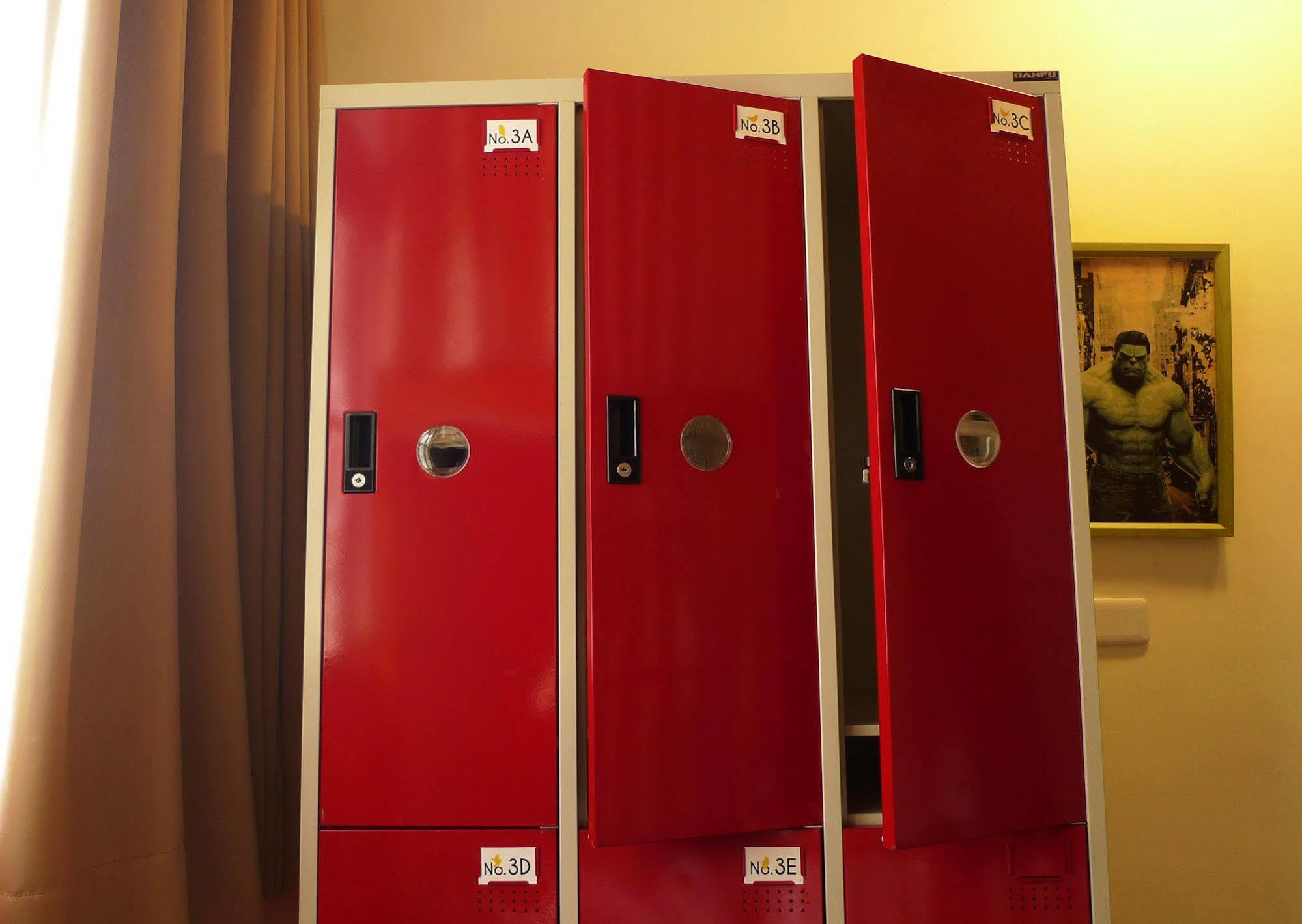 Knock Knock Hostel Гаосюн Экстерьер фото