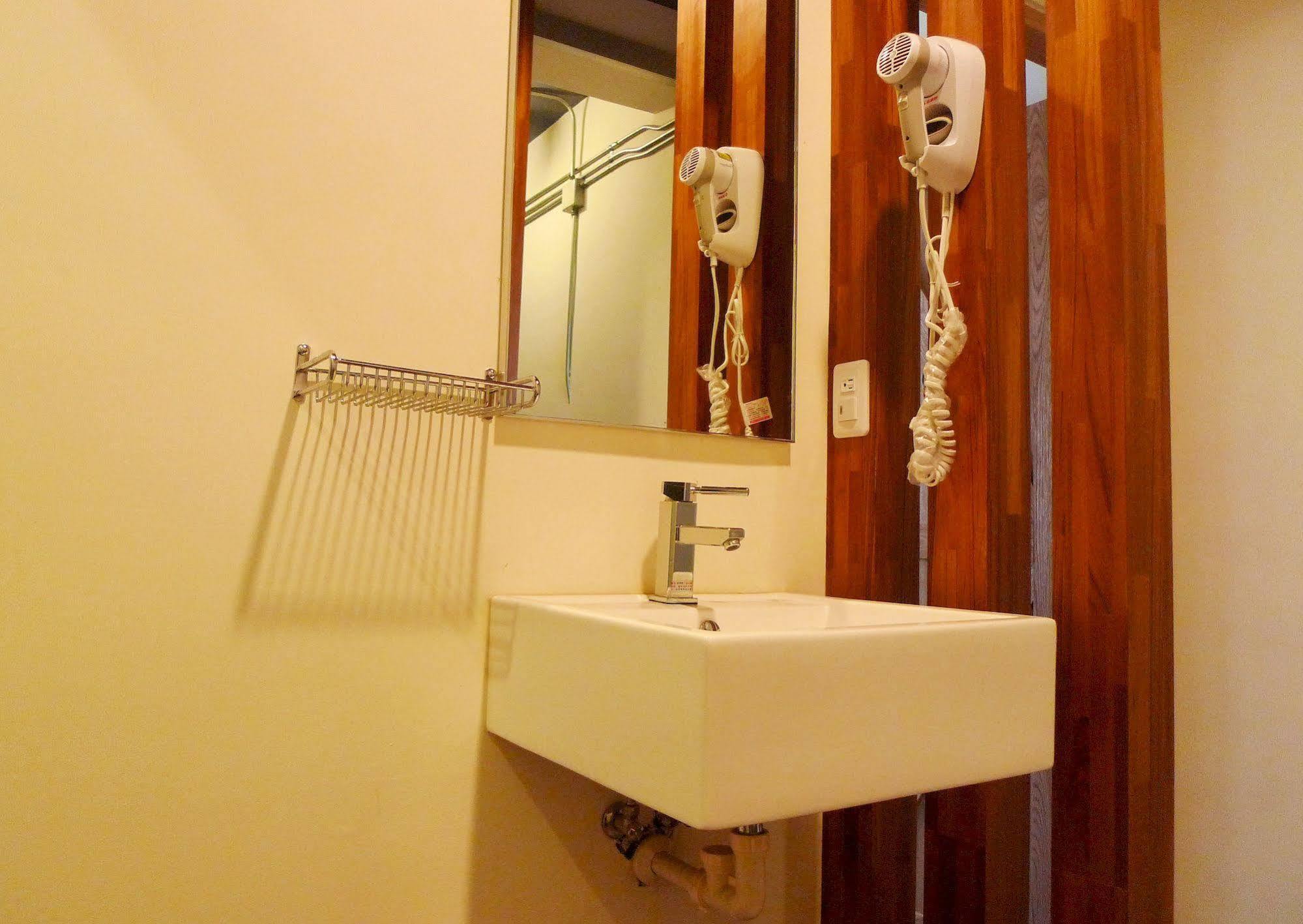 Knock Knock Hostel Гаосюн Экстерьер фото