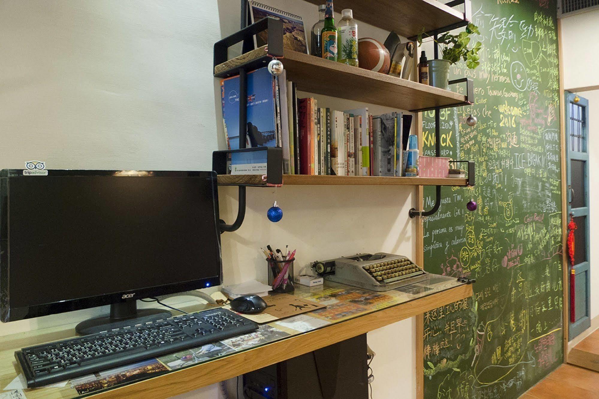 Knock Knock Hostel Гаосюн Экстерьер фото