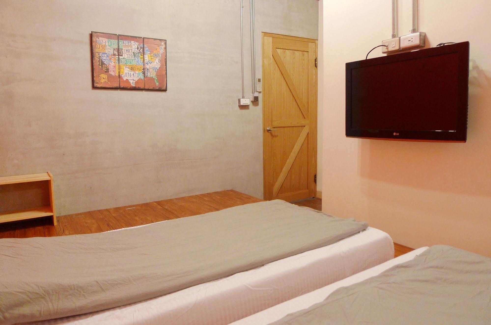 Knock Knock Hostel Гаосюн Экстерьер фото