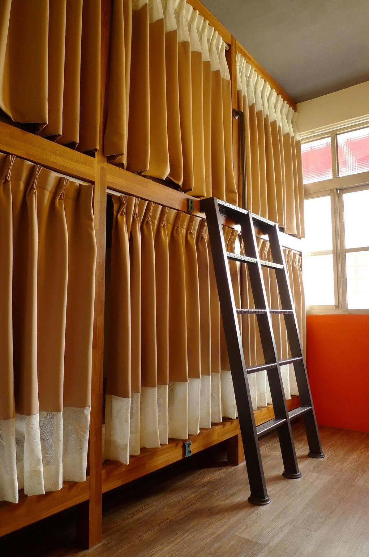 Knock Knock Hostel Гаосюн Экстерьер фото