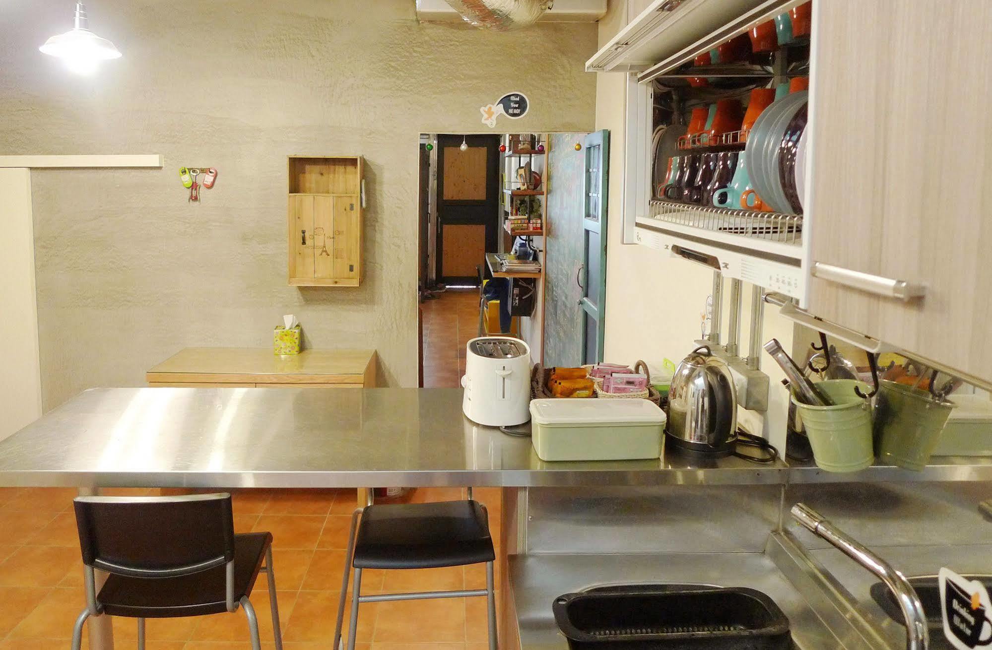 Knock Knock Hostel Гаосюн Экстерьер фото